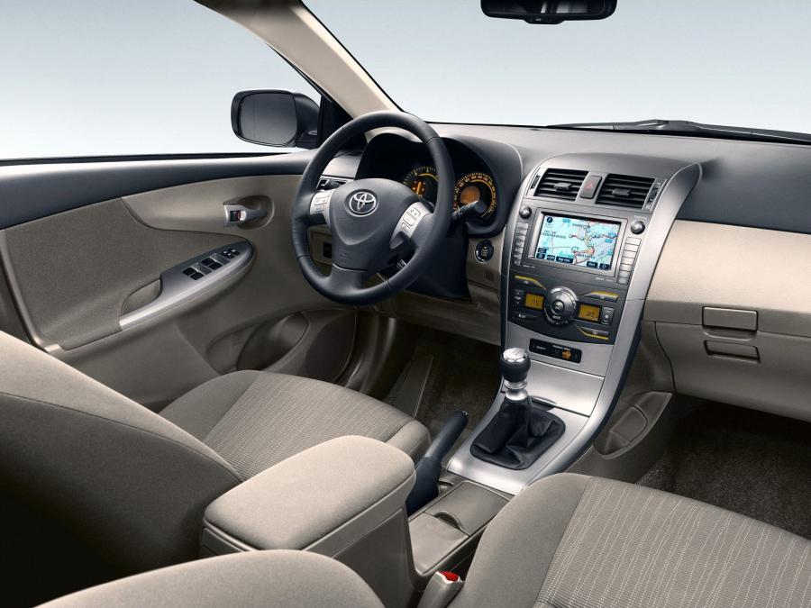 Интерьер Toyota Corolla 2007 года  (EU) (фото 13 из 38)